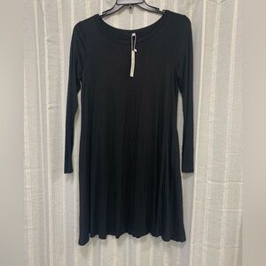 HiMone NWT Black Swing Dress Long Sleeves‎ with Pockets Size M